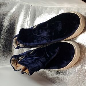 Kenneth Cole Gentle Souls Velvet Ankle Boots SZ 8.5